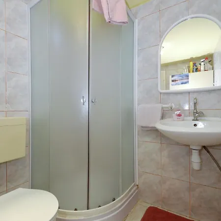 度假居 Snug In With Roofed Terrace *
